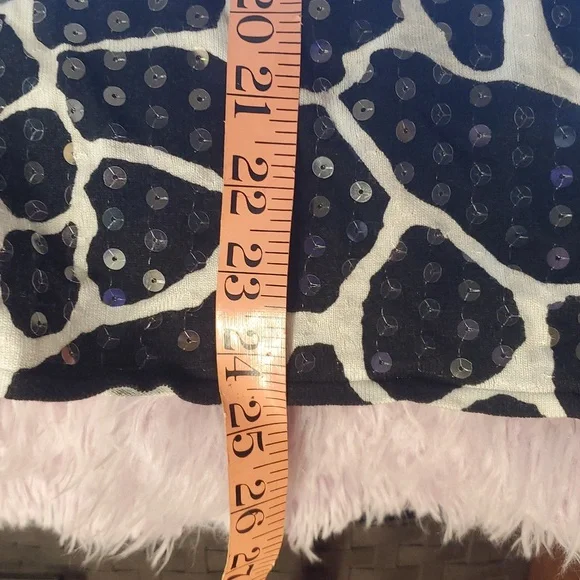 Chic Black and White Animal Print Top - Picture 7 of 7